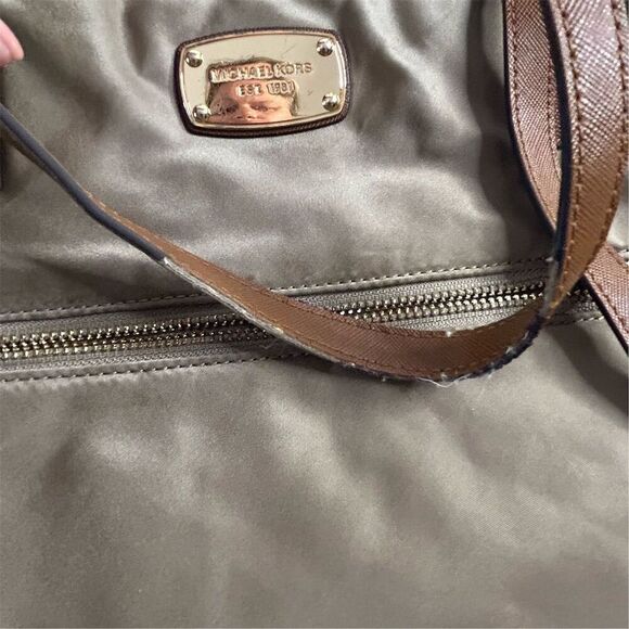 Michael Kors Kempton Nylon Large Pocket Tote Bag Neutral Women's Casual FLAWED - Picture 2 of 16